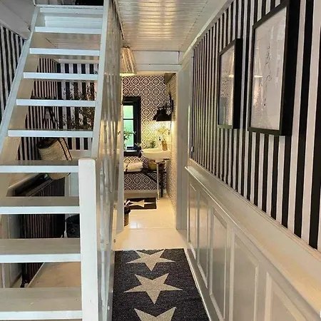 Charming Within Walking To * Holeby