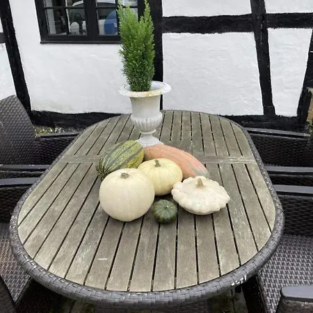 Charming Within Walking To Villa *